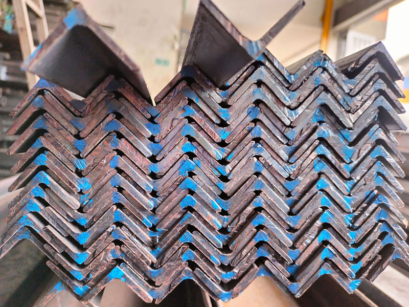 ÁNGULO DE ALAS IGUALES ÁNGULO DE ALAS IGUALES