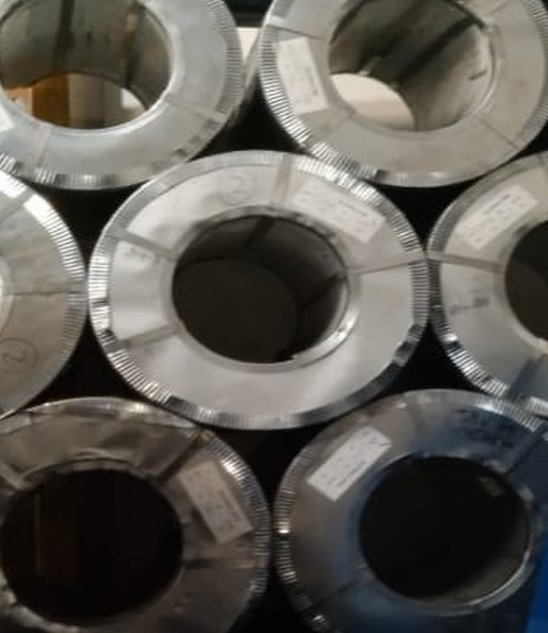 Bobinas y Láminas en Acero  Bobinas y Láminas en Acero